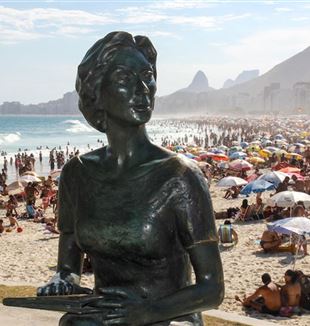 A estátua de Lispector no Rio de Janeiro (©Luiz Souza/Shutterstock)