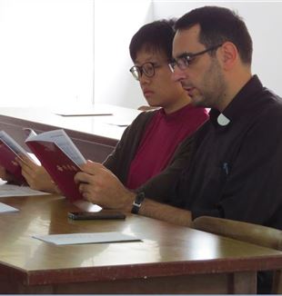 Padre Donato Contuzzi, missionário da Fraternidade de São Carlos em Taiwan, com Xue Ning