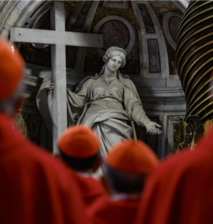 Cardeais na Missa Novendiali em memória do Papa Francisco, na Basílica de São Pedro, em Roma (©Ansa/Fabio Frustaci)