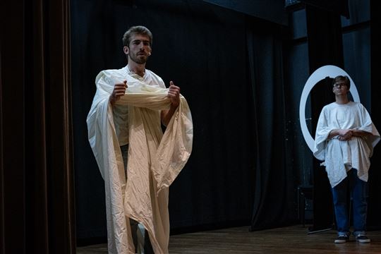 Encenação da obra ''Calígula'', de Albert Camus (Foto: Pedro Marques Pereira)