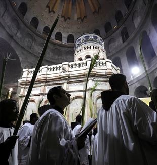 A tradicional celebração do Domingo de Ramos em Jerusalem na Basilica do Santo Sepulcro (©Ansa/Epa/Abir Sultan)