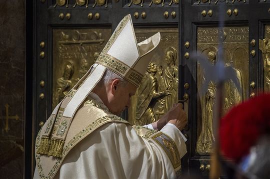 6 de janeiro de 2026 - O Papa fecha a Porta Santa de São Pedro: é o último rito do Jubileu da esperança (© Alessia Giuliani/Catholic Press Photo)