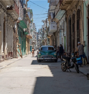 Uma rua de Havana (©Madalena Chodownik/Ansa/ZUMA Press Wire)