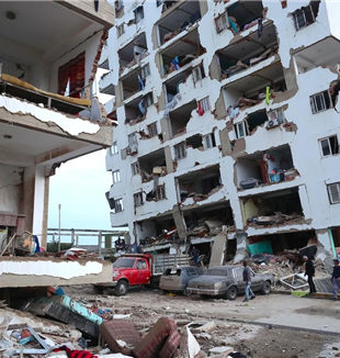 A destruição em Catia La Mar, na Venezuela, depois do terremoto (©Ansa/Epa/Ronald Pena R)